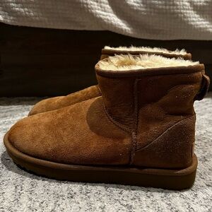 Ugg Mini Short Boot size 8